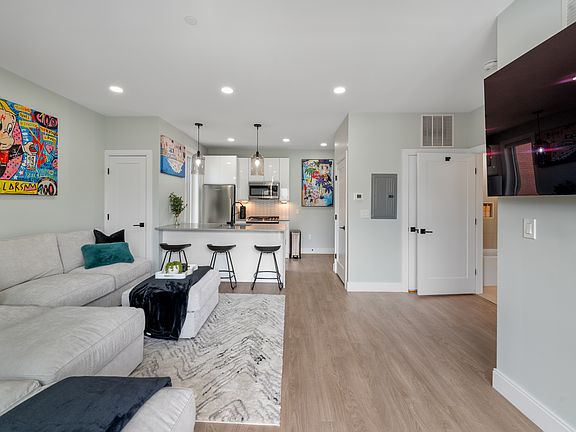 5th image of 277 Border St #401