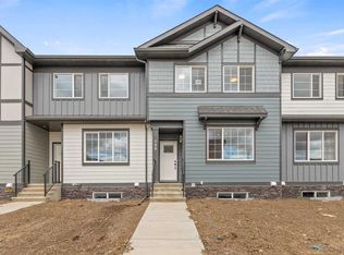 158 S Waterford Rd, Chestermere, AB T1X2M7