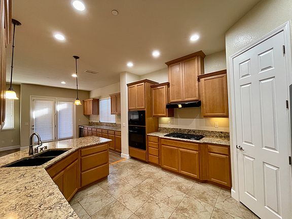 4th image of 978 Golden Pond Dr