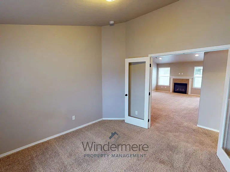 247 Chapra St — Photo 9