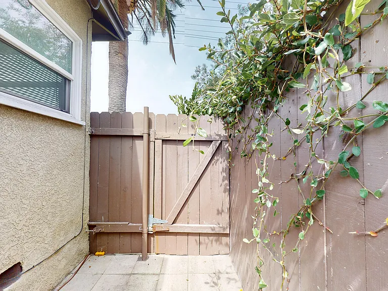 1502 N Hollywood Way #A — Photo 21