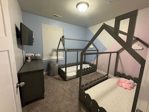 4th image of 14637 S McKellen Dr #2