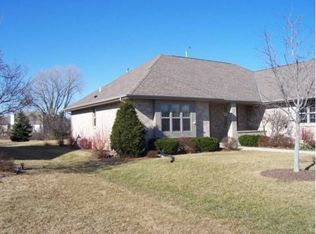 8933 S Redwing Dr, Franklin, WI 53132