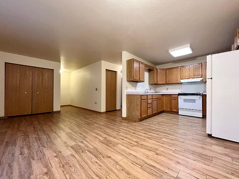 454 High Point Dr #24 — Photo 2