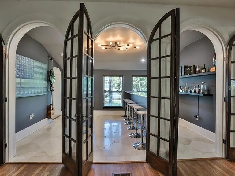 4534 W Beachway Dr — Photo 2