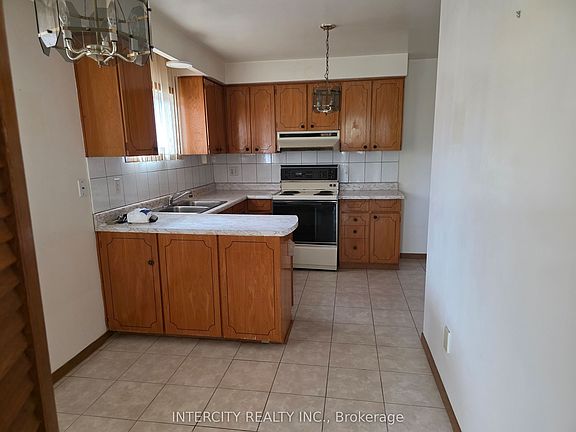 5th image of 7030 Darcel Ave