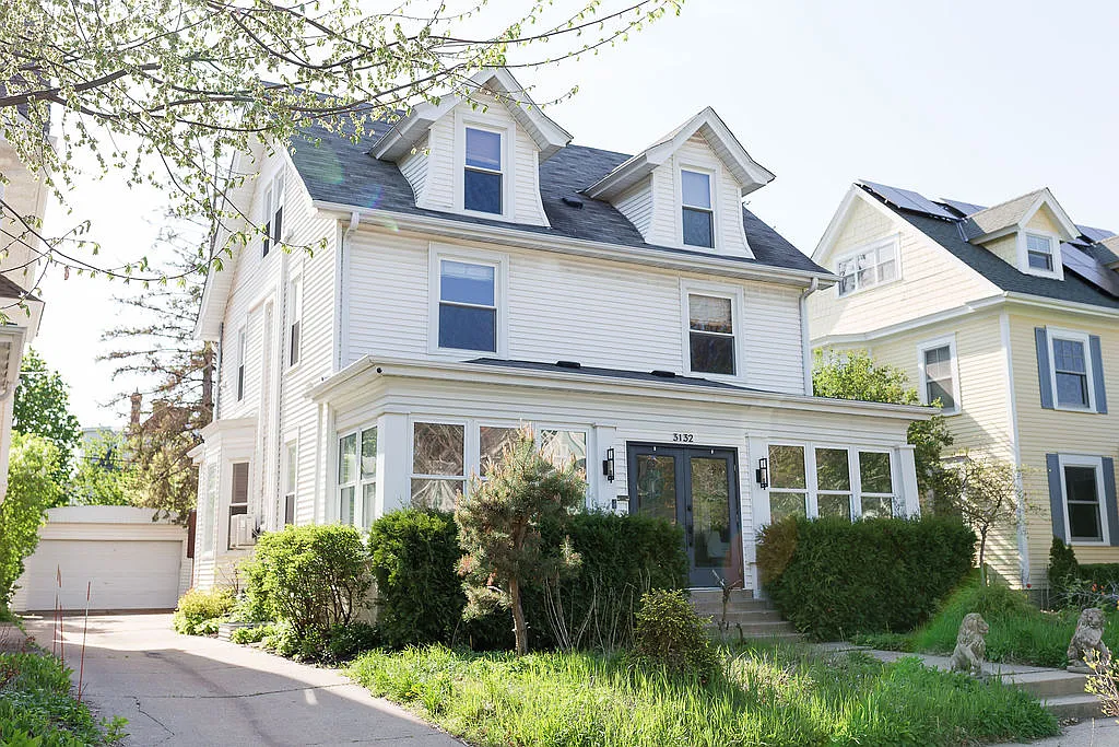 3 bed, 1.5 bath, 1688 sqft, $2,988 — Photo 1