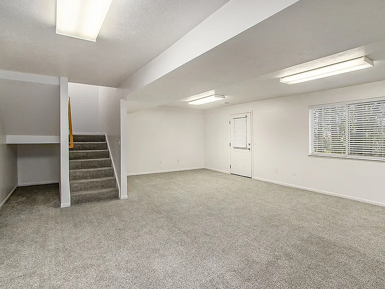 Autumn Lakes Apartments and Townhomes — Photo 95