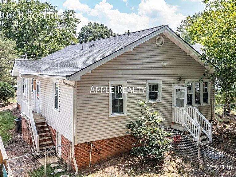 1013B Rosehill Ave — Photo 8