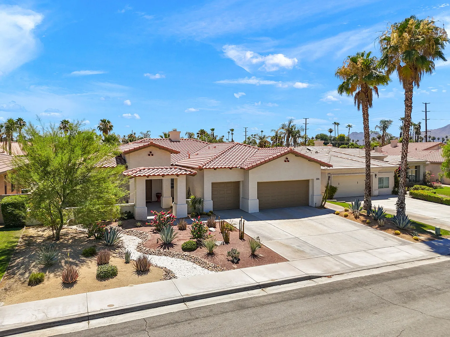 3 bed, 2.5 bath, 2425 sqft, $4,000 — Photo 4