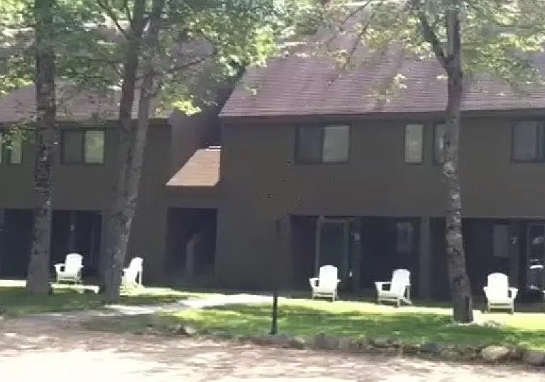 14 Glen Dr #8 — Photo 1