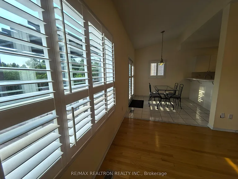 18 Nantucket Dr #MAIN 2ND FLOOR — Photo 11