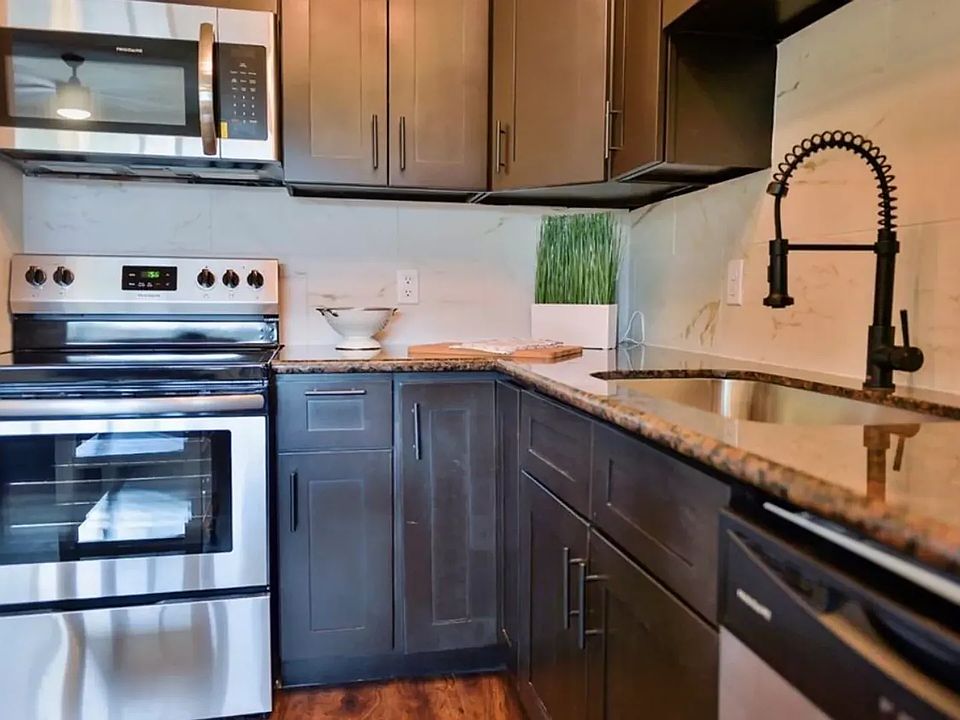 2nd image of 2301 Commonwealth St APT 3