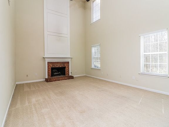 5th image of 3425 Sandlake Dr SW