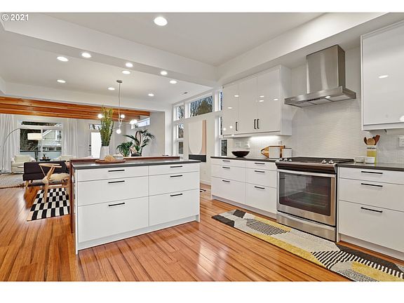 4th image of 3620 NE Rodney Ave #A