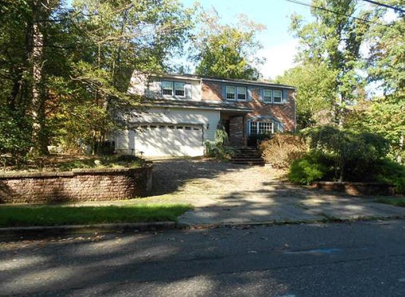 2nd image of 1902 Queen Anne Rd