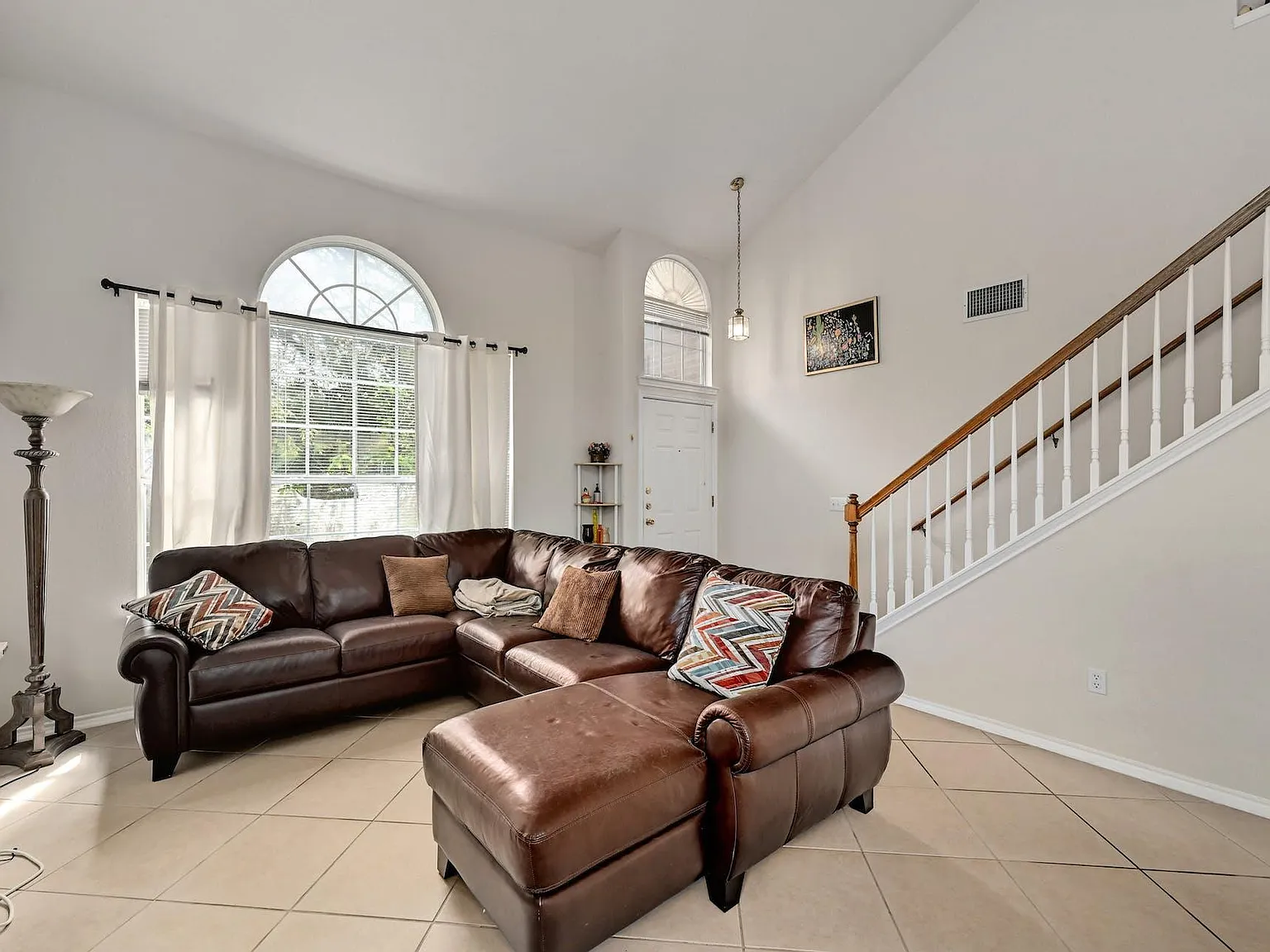 4 bed, 2.5 bath, 2364 sqft, $2,700 — Photo 2