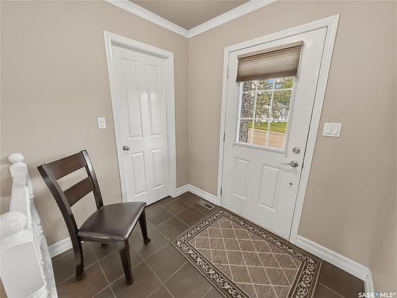 2nd image of 552 1st AVENUE NE