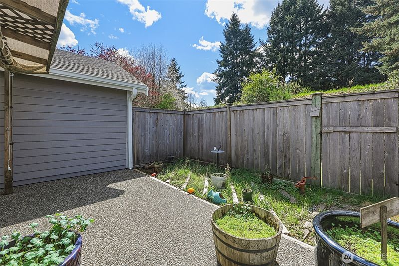 5th image of 6005 Merlot Lane SE