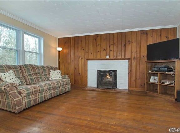 4th image of 167 Donegan Ave