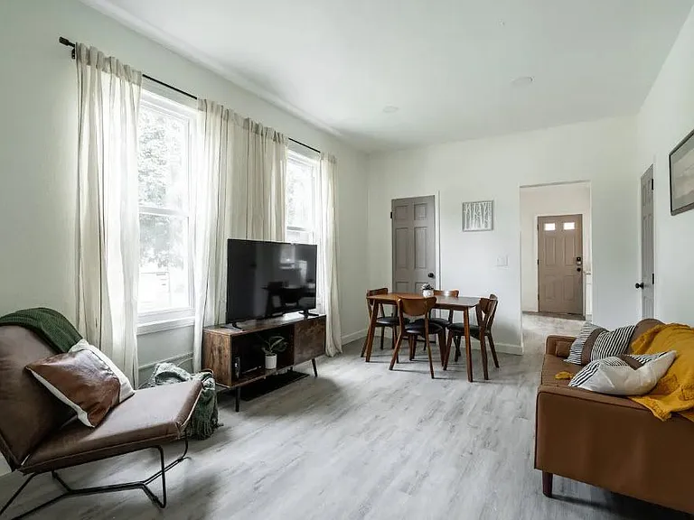 823 E Lincoln Ave — Photo 10
