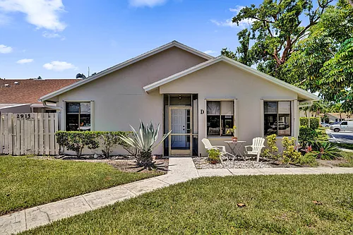2915 NW 12th St #D Photo 1