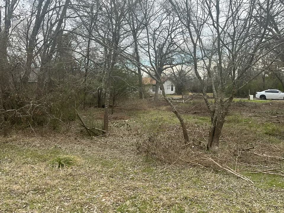 2nd image of 1229 Mosley St