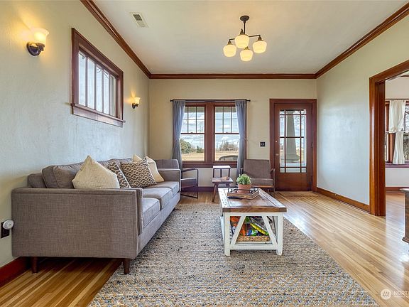 5th image of 443 Electric Avenue
