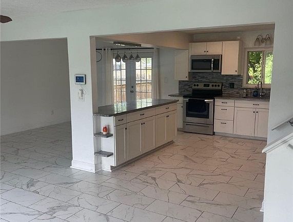 5th image of 5888 Park Ridge Dr