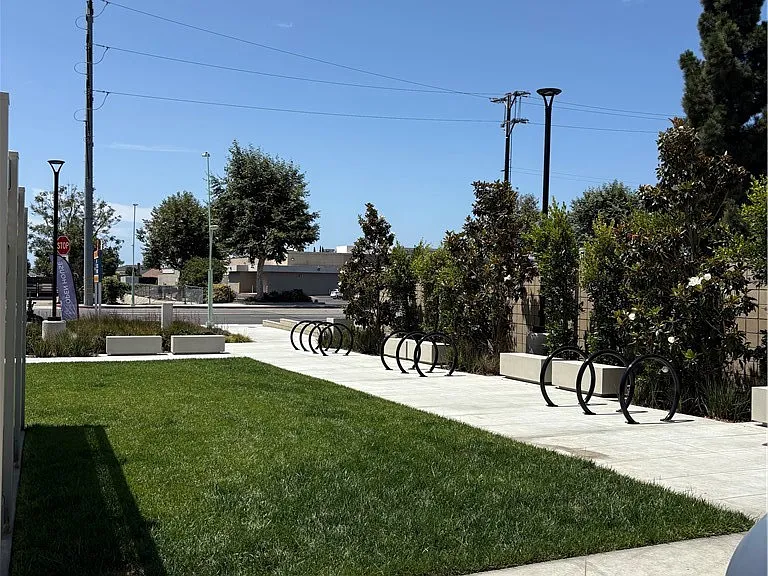 7267 Aura Cir — Photo 23