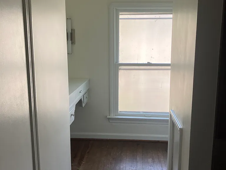 301 Bassett Rd — Photo 35