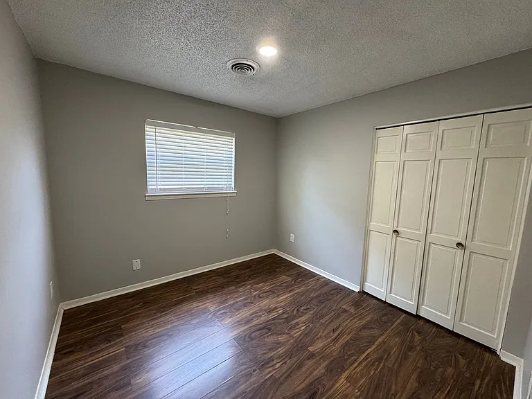 315 N Walnut St — Photo 5