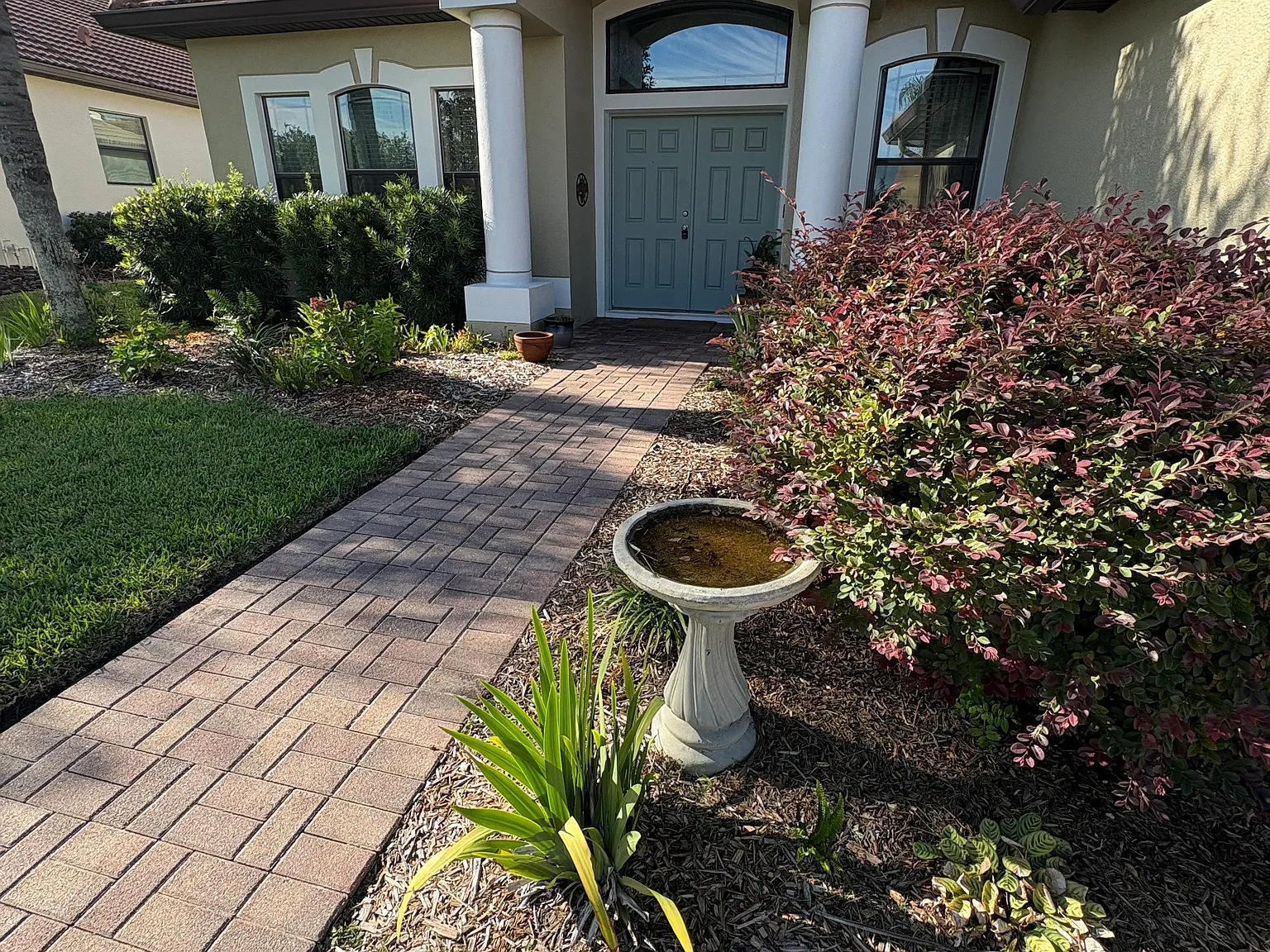 4 bed, 3200 sqft, $3,300 — Photo 2