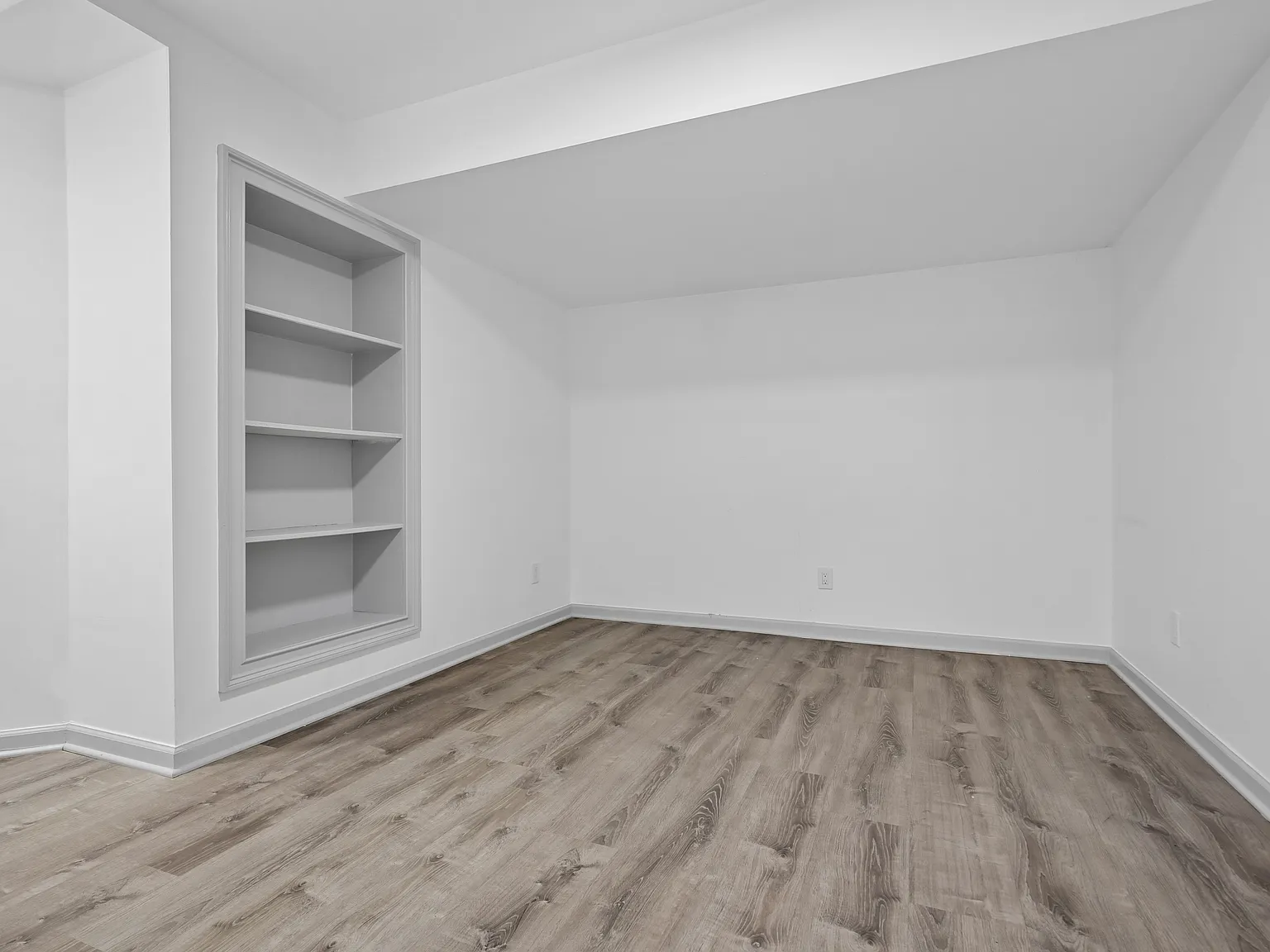 4 bed, 3.5 bath, 3500 sqft, $5,500 — Photo 3