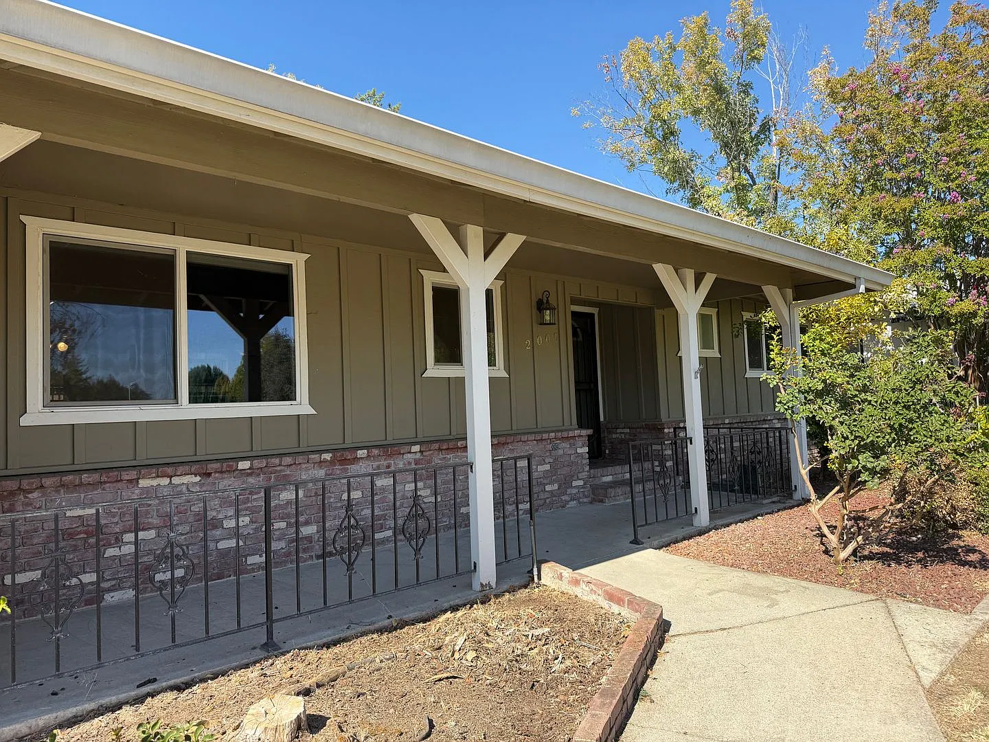 3-bedroom, 2-bath home in west Redding! — Photo 1