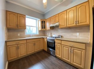3262 32nd St #2, Astoria, NY 11106