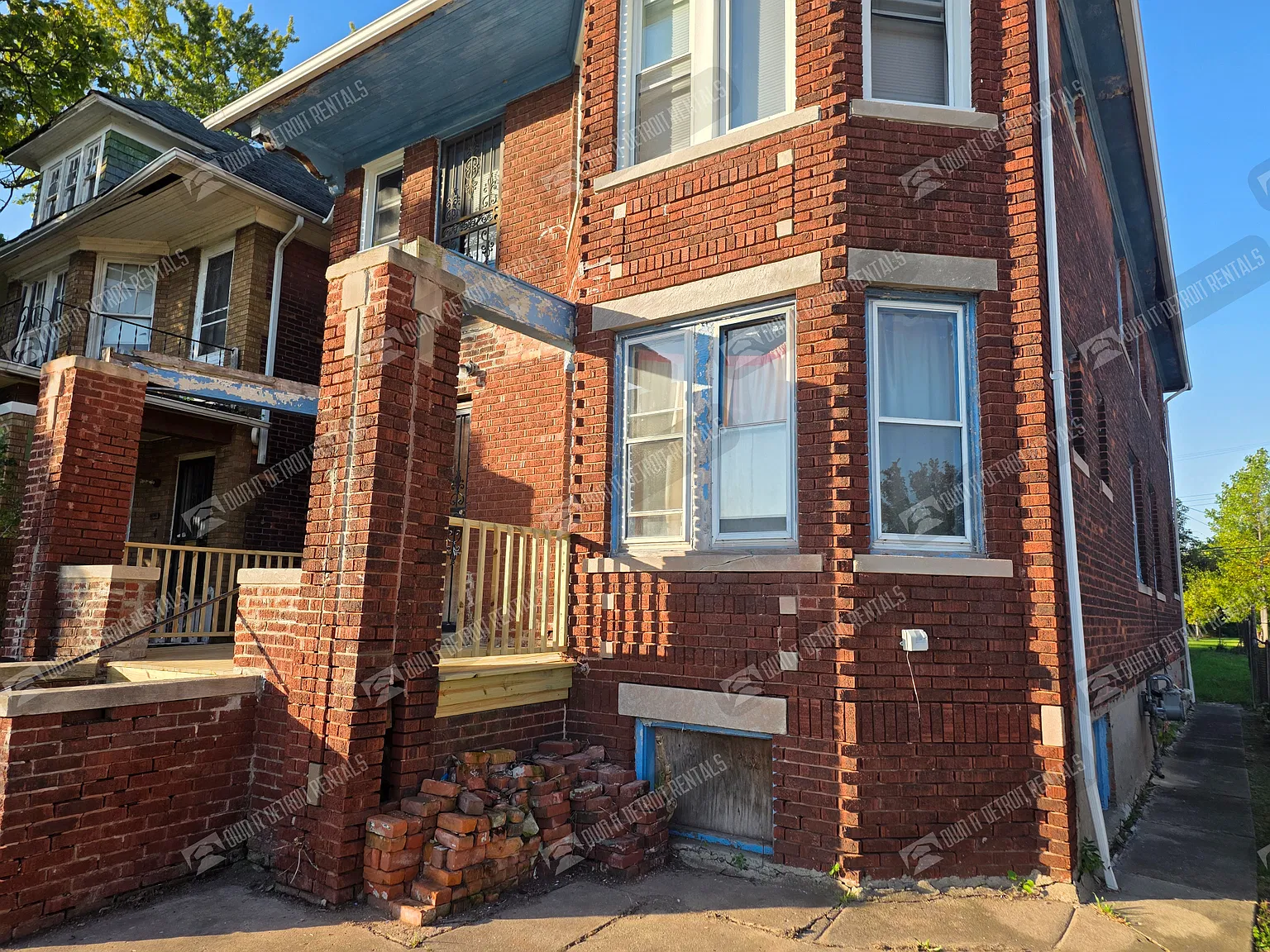 Multi Family 3 Bedroom 1 Bathroom — Photo 2