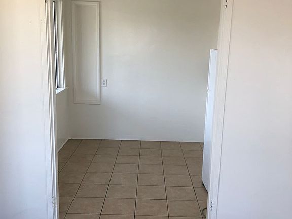 4th image of 215 S Eucalyptus Ave APT C