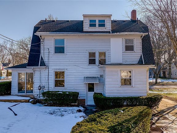 3rd image of 815 Broad Blvd
