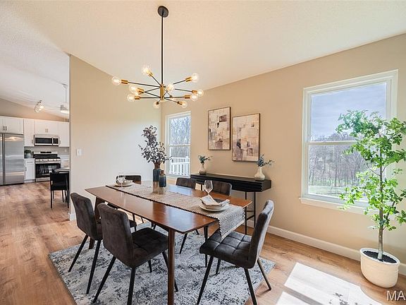 3rd image of 3242 Rosedale Dr