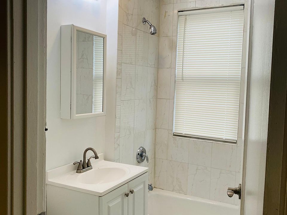 2nd image of 954 Capitol Ave APT C2