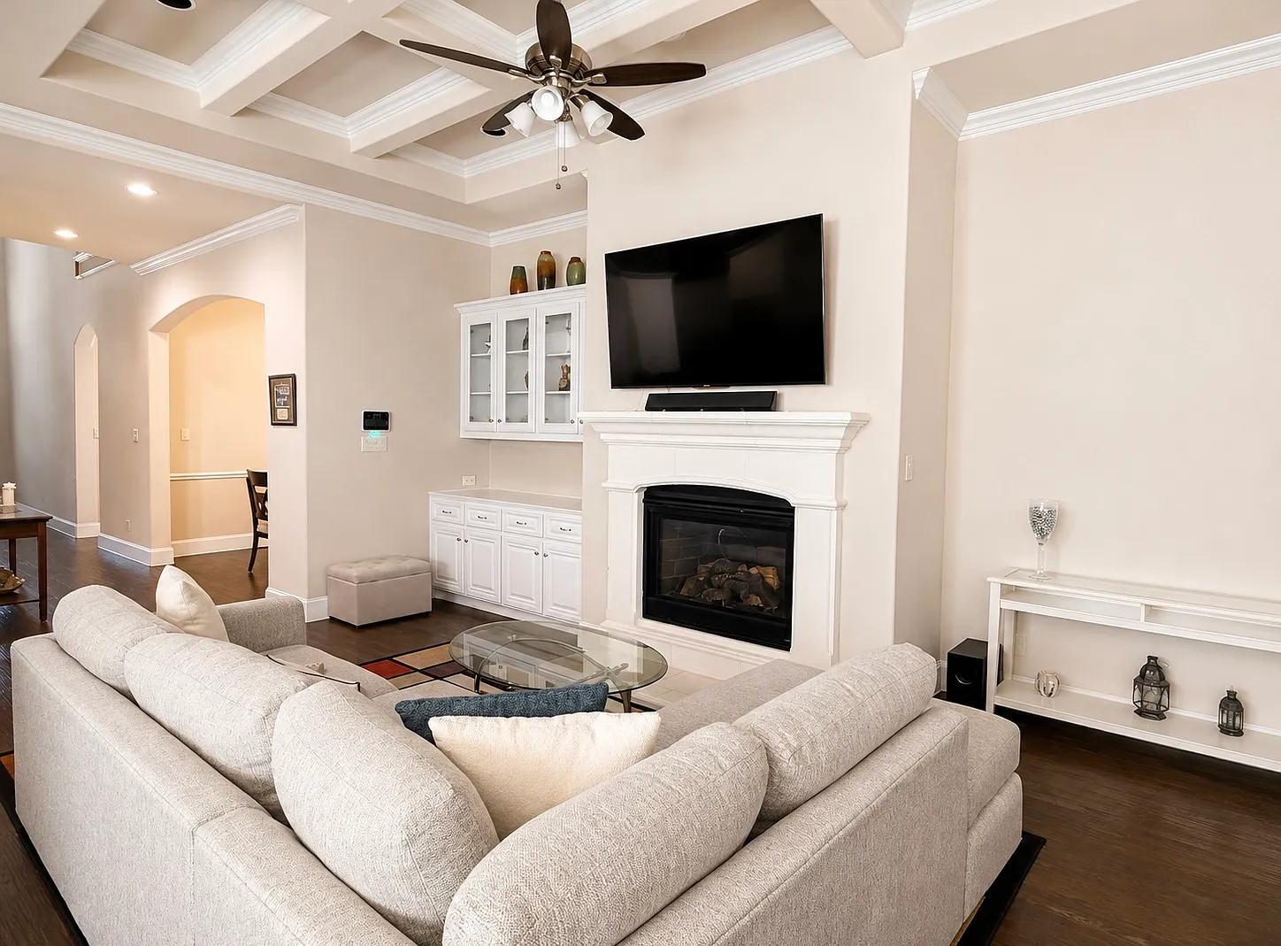 4 bed, 3.5 bath, 3610 sqft, $5,500 — Photo 2