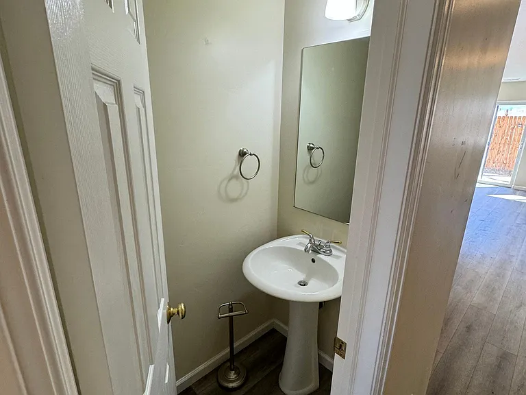 223 S 9th St — Photo 11