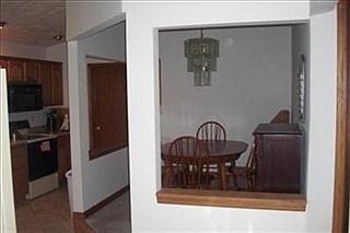 4th image of 921 Stratford Dr