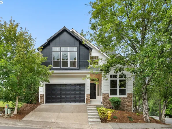 9898 NW Nottage Dr, Portland, OR 97229