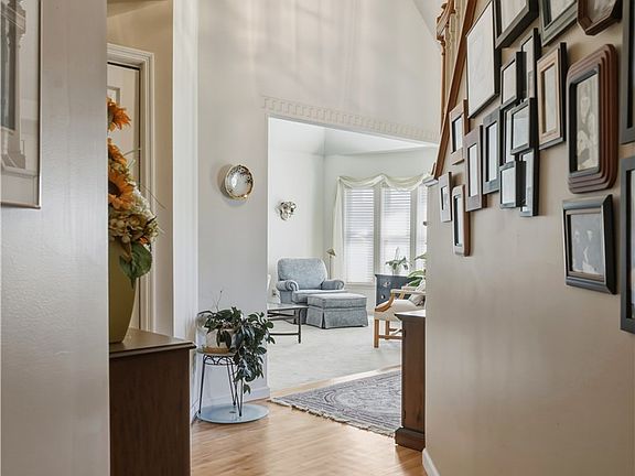 3rd image of 18 Turnberry Rd
