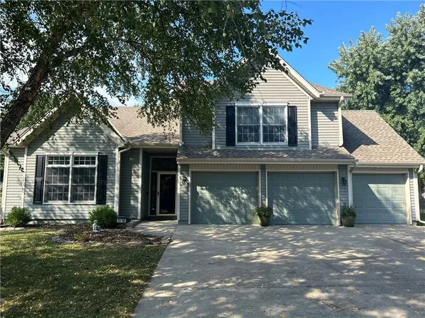 5118 Roberts St, Shawnee, KS 66226
