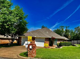 9267 Meandering Dr, North Richland Hills, TX 76182