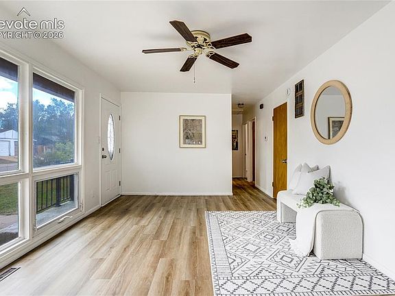 4th image of 428 Mount View Ln