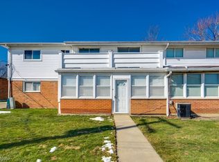 25600 Country Club Blvd Unit 4, North Olmsted, OH 44070